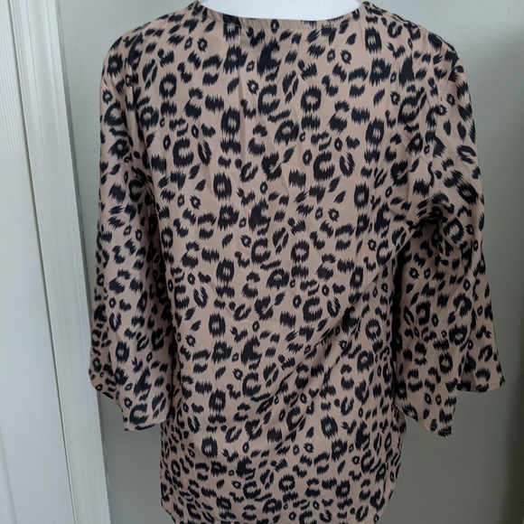Leopard print tie-front buttoned top - Picture 4 of 7